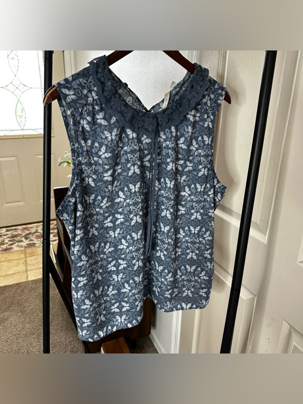 LC Lauren Conrad Navy Floral Lace-Trim Sleeveless Blouse ❄️